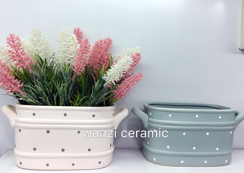Oval-shaped flowerpots with white dots are sold in bulk by the box