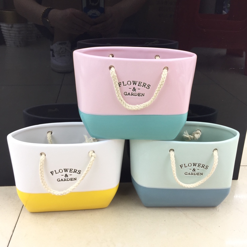 Handbags and small vases are sold in bulk by the box
