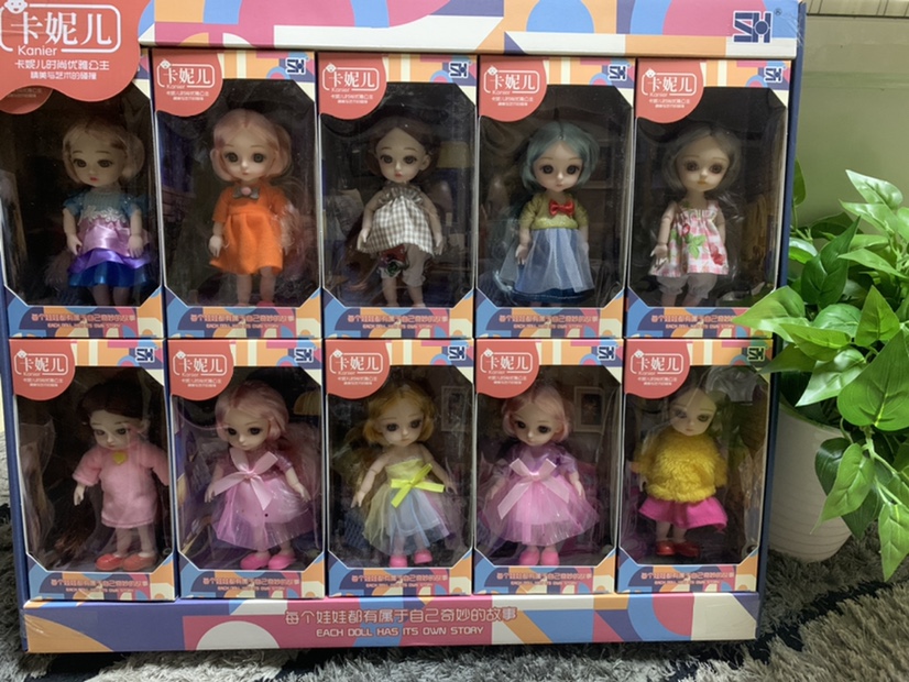 Elaborate outfit changes barbie toys thumbnail