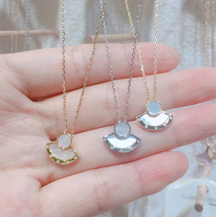 Fashionable new necklace