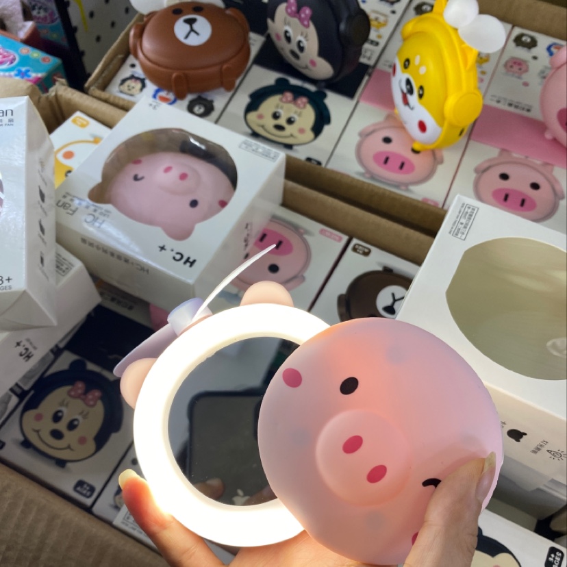 女孩化妆镜带夜光充电。白底实物图