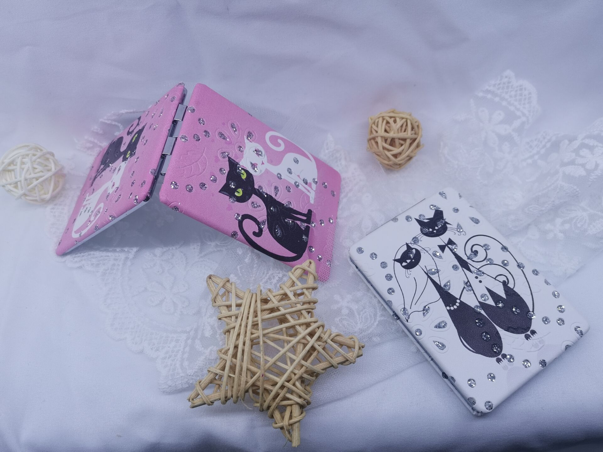 创意新款随身便携梳子镜公主猫镜双面PU折叠补妆可爱方镜子