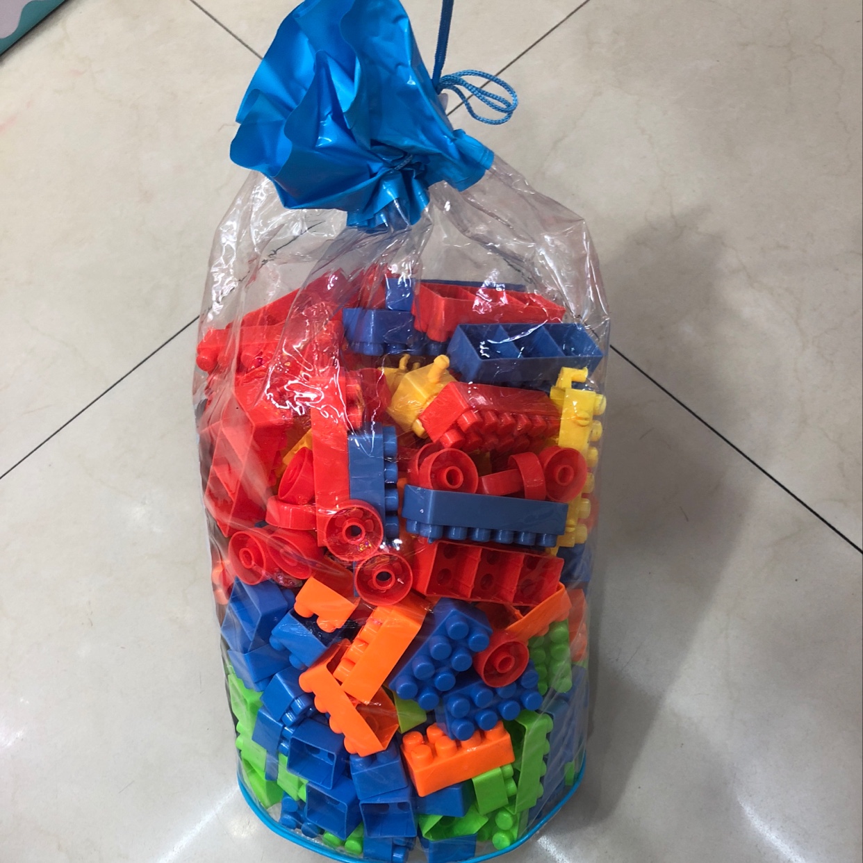 8824 Children's building block toys (300 pieces) Application Scenario