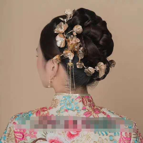 Floral headwear for brides' wedding fashion shows details Picture