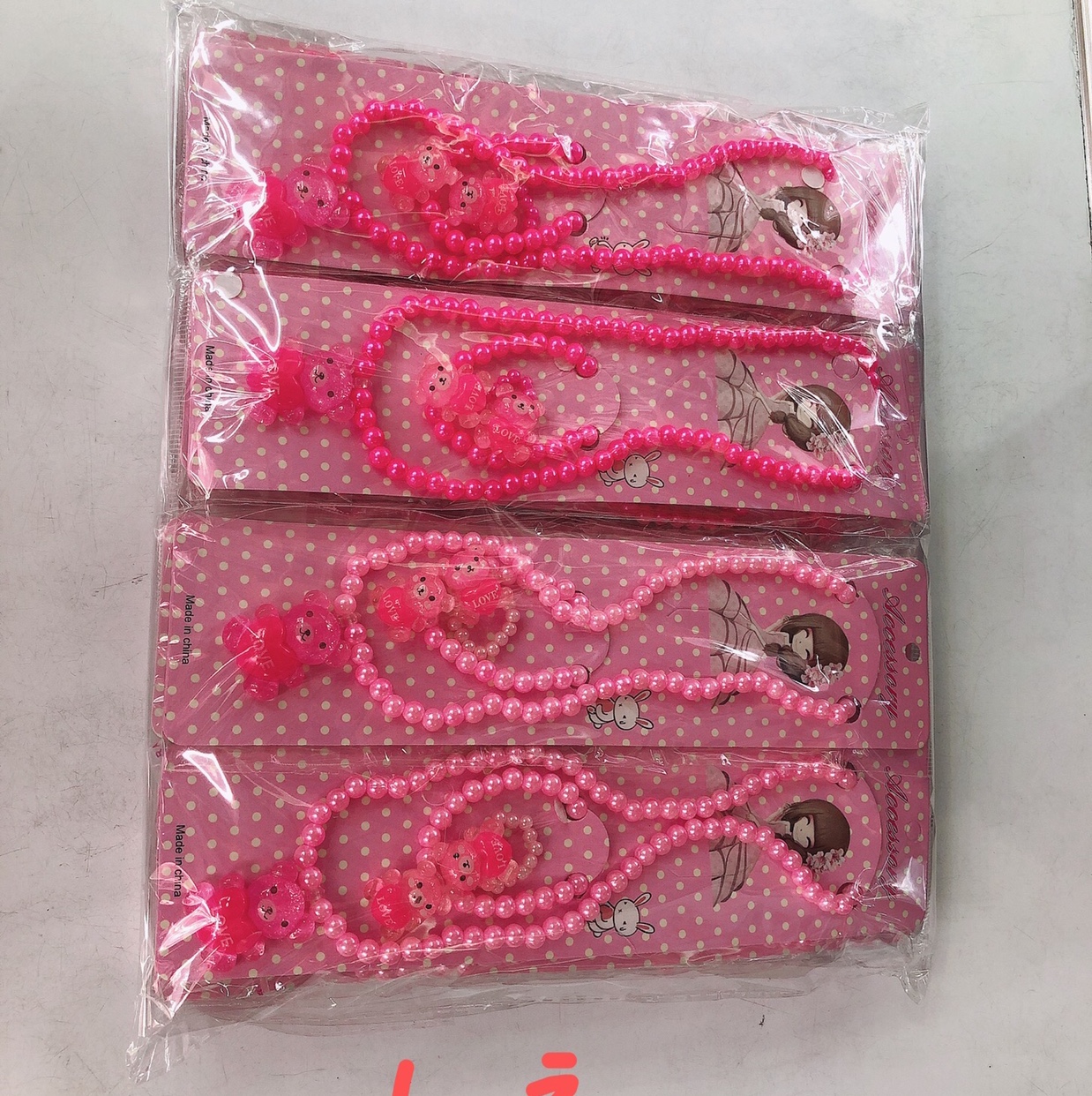 Three-piece necklace set details Picture