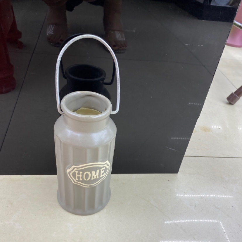 Wire handle vases are sold in bulk by the box details Picture