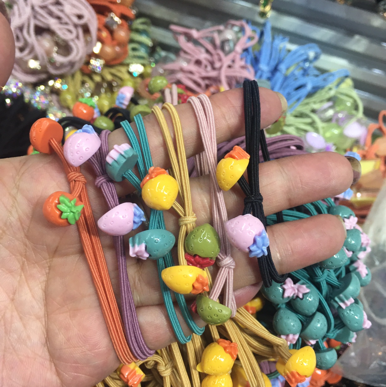 Korean double - headed strawberry rubber band thumbnail