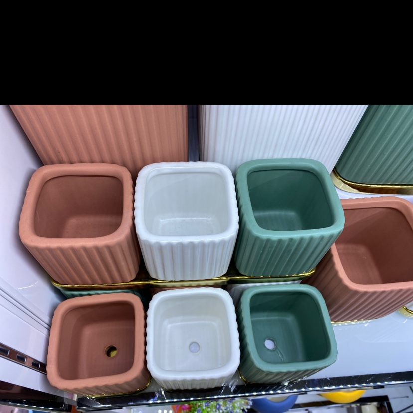 Three small flowerpots with electroplated bases are sold in bulk by the box Specification image