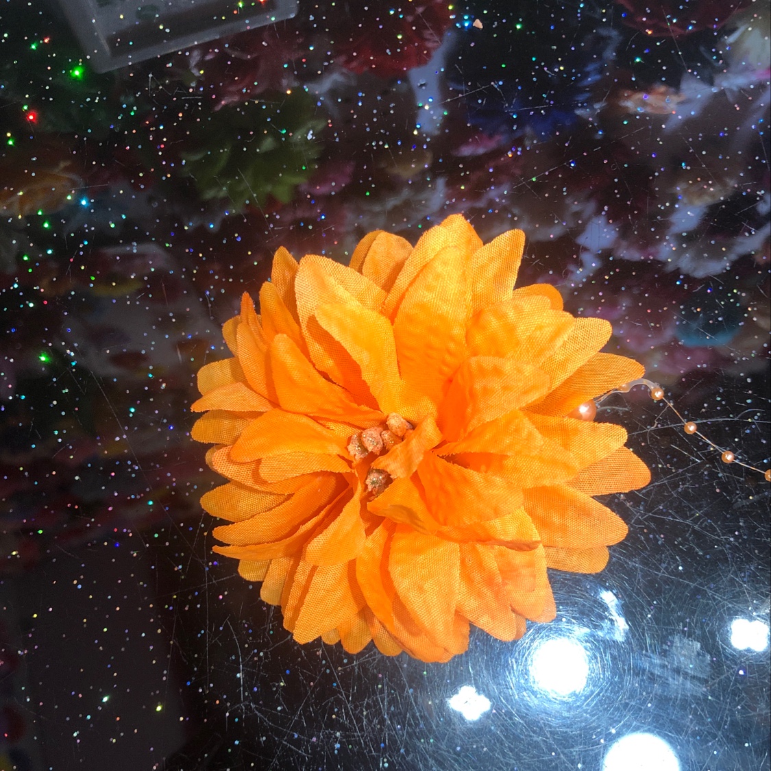 33胸花