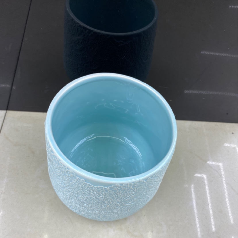 Lace flowerpots are sold in bulk by the box details Picture