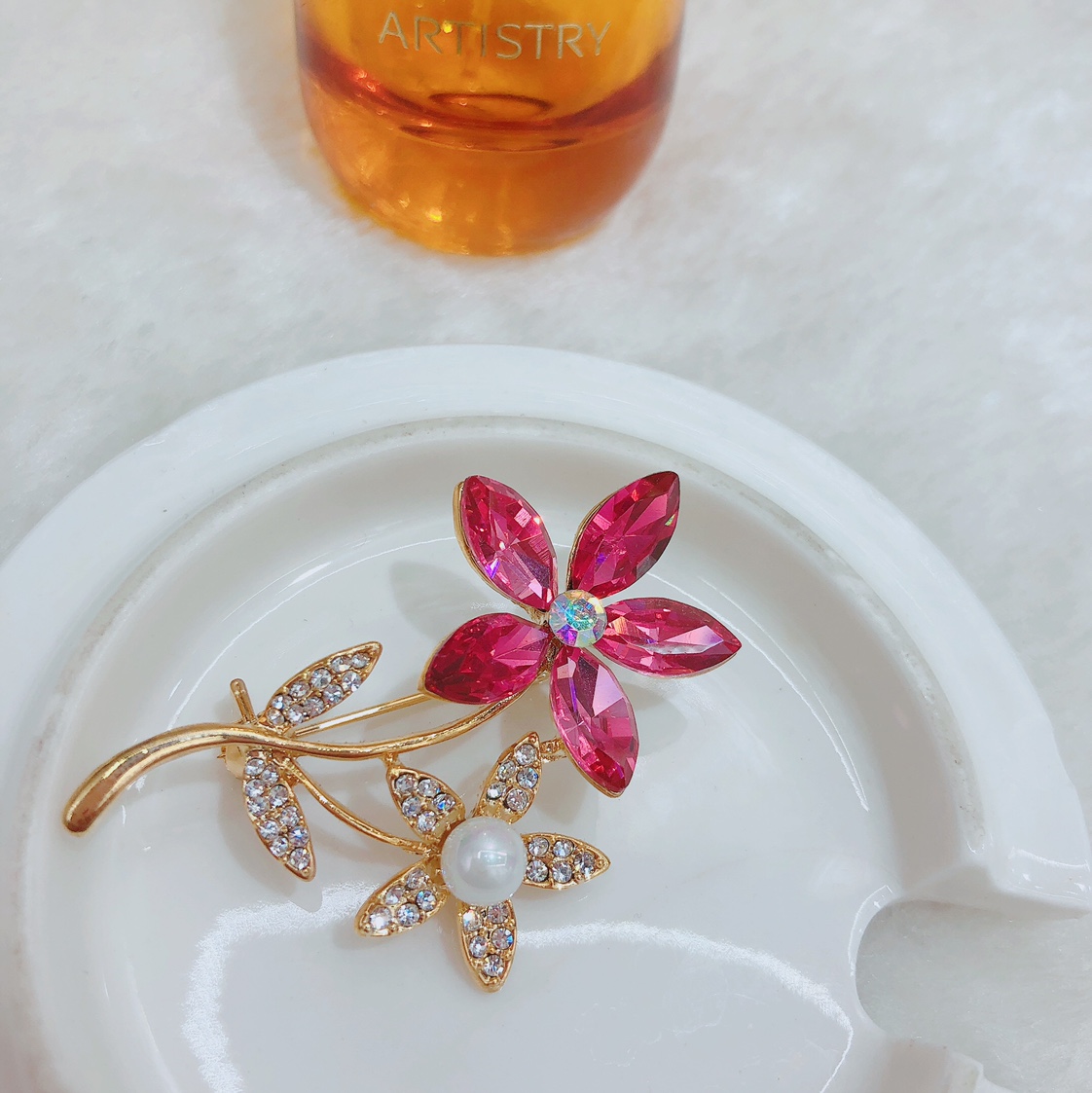 Manufacturers direct glass brooch female brooch anti - exposure pin sweater coat clothing accessories cardigan atmosphere thumbnail
