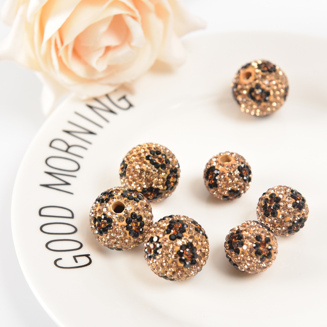 16mm豹纹陶泥球大小孔都有。