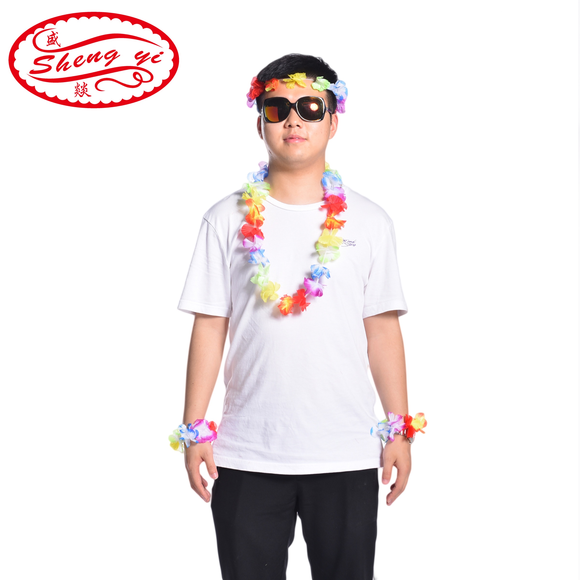 A four-piece set of Hawaiian garlands and seaweed dance props for the wedding tour