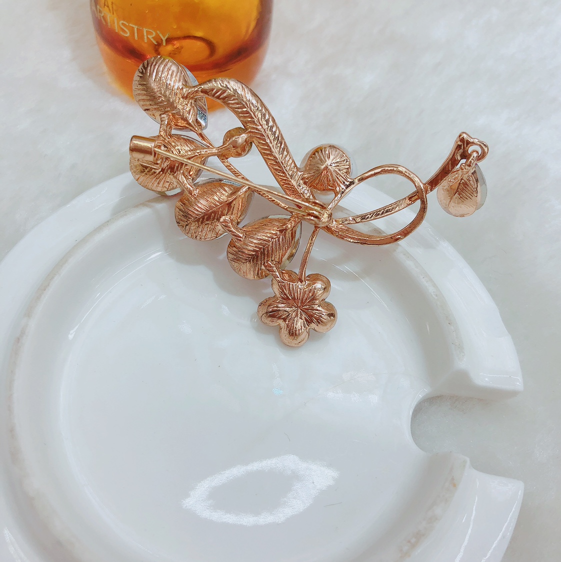 Factory direct sales of water diamond brooches, women's corsages, anti-glare pins, sweaters, coats, clothing accessories, cardigans, grand and elegant - Yingying -0312 details Picture