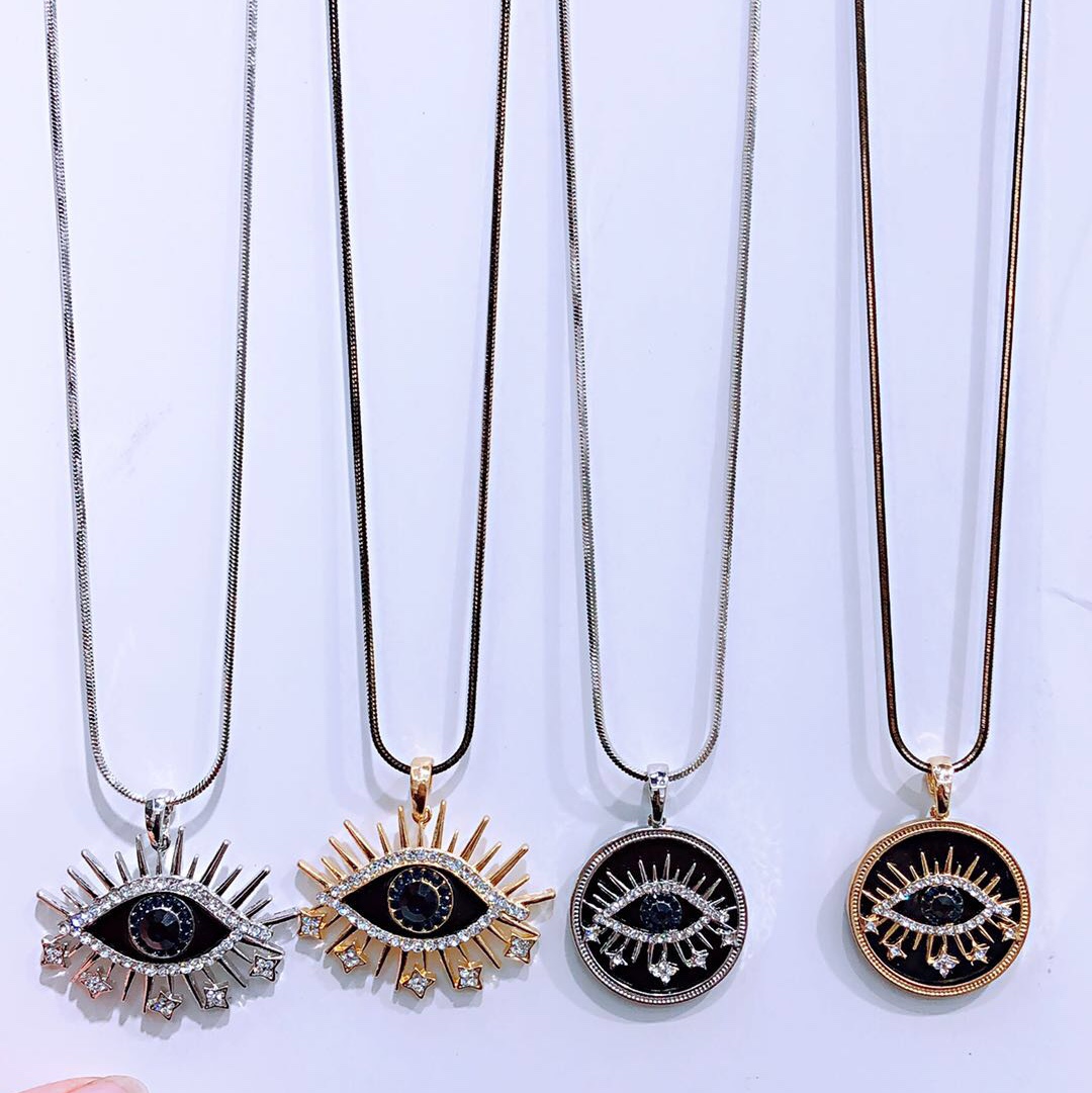 Eye alloy sweater chain.