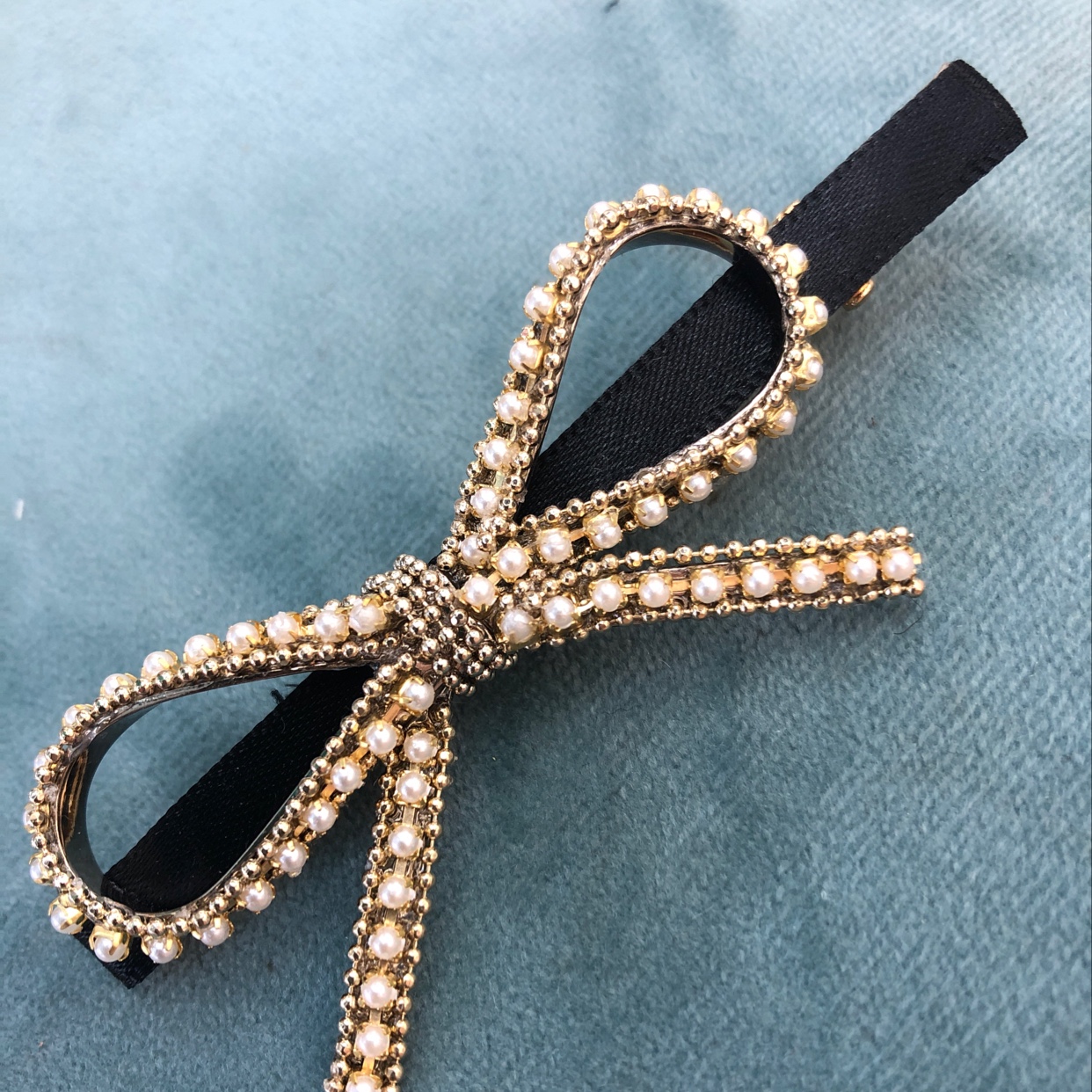 Retro bow pearl one-piece clip