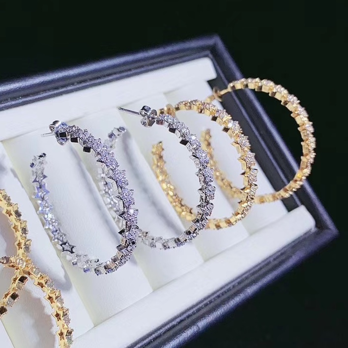 Trendy earrings details Picture
