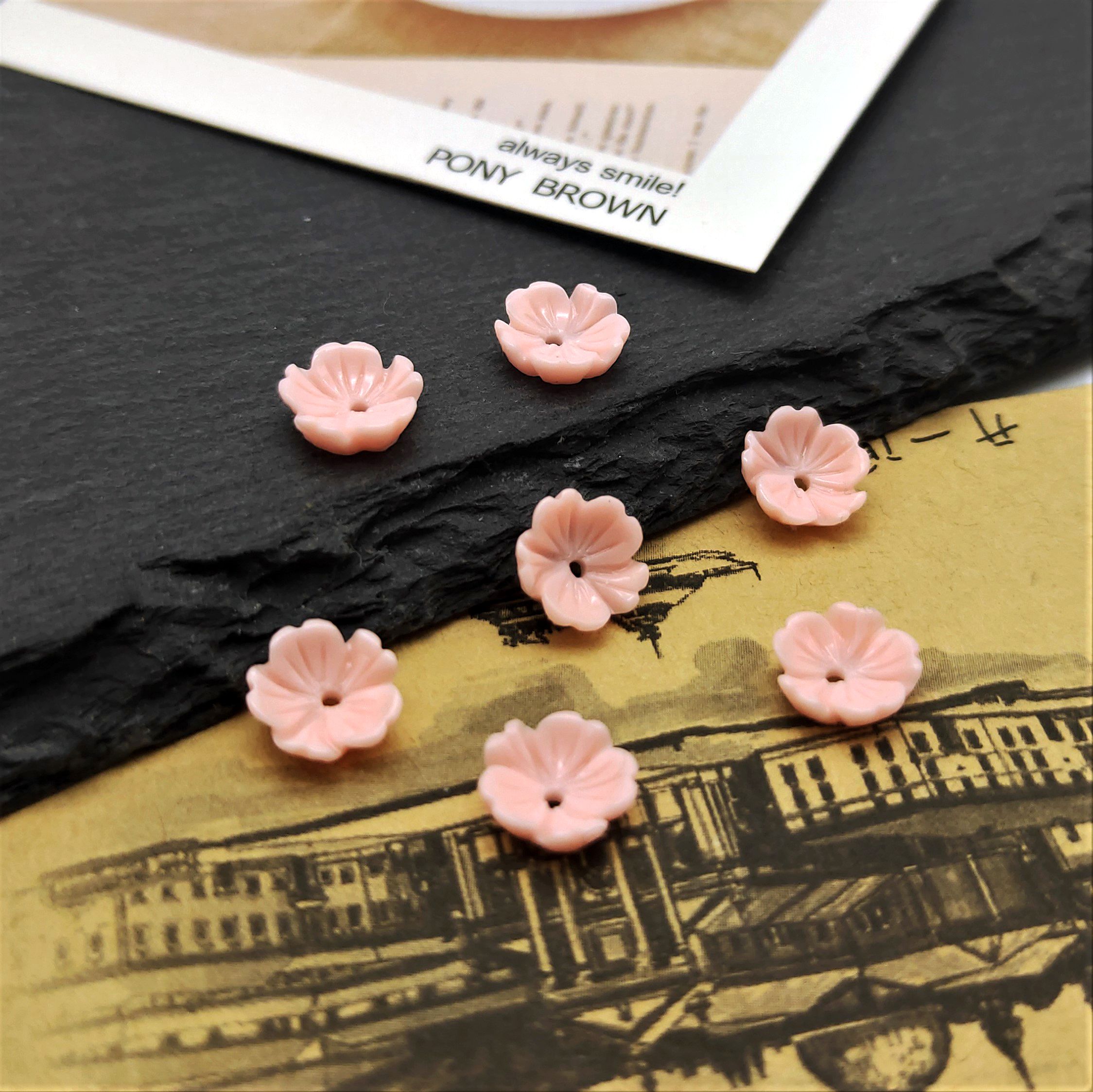 Best-selling resin imitation shell 8mm five-petal bowl flower diy material, ancient costume and style jewelry accessory material, hairpin, step shake undefined