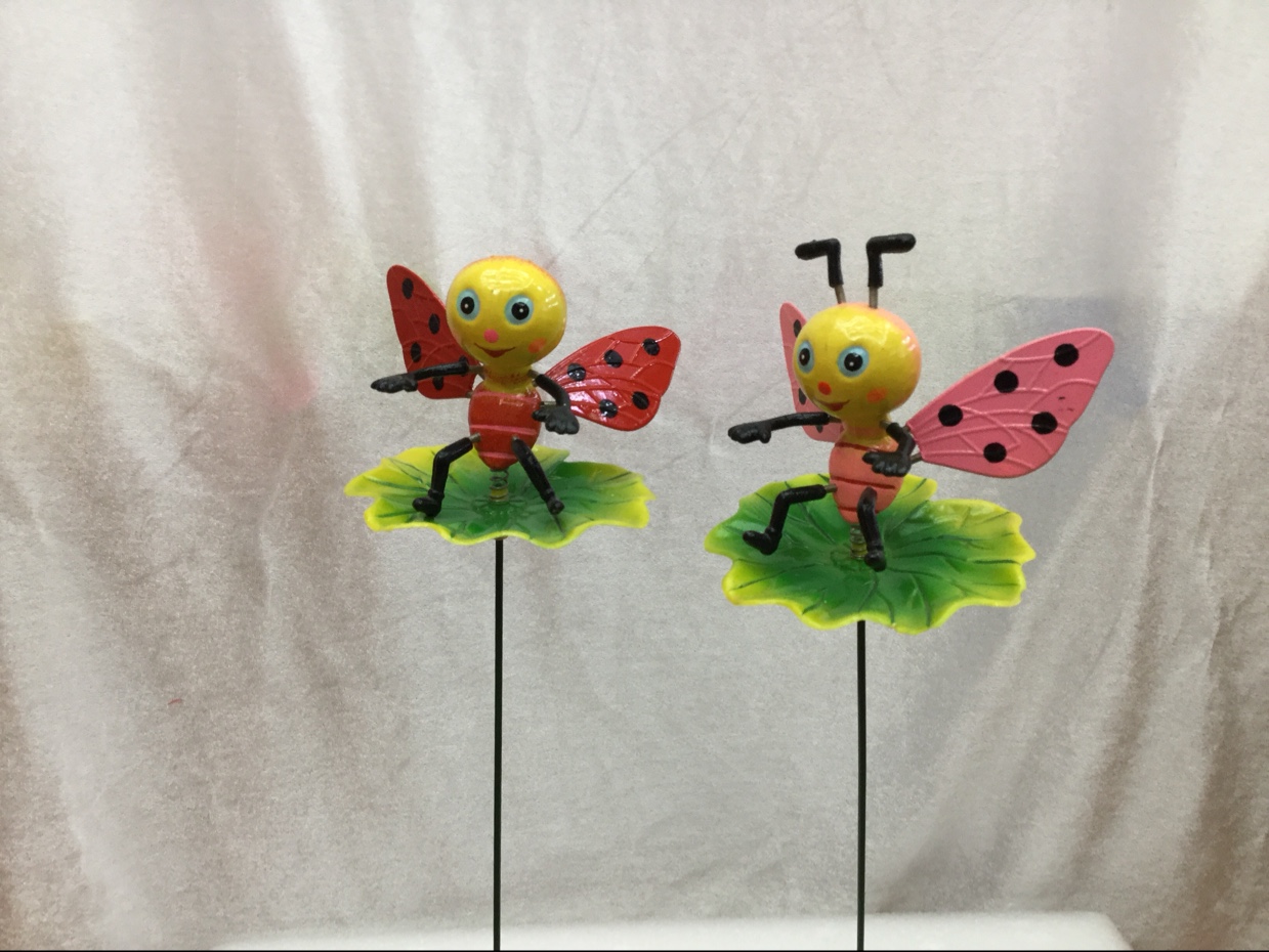 Lotus leaf winged ant