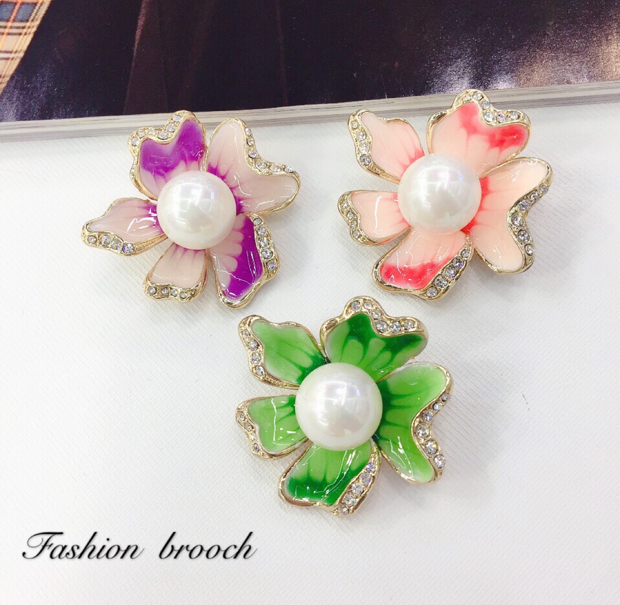 Pearl oil vintage brooch