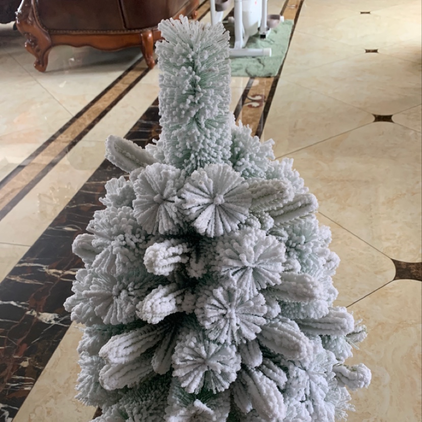 Yiyang Christmas Craft 1.5-meter flocking pine needle trees without red fruits, 150 iron-footed trees Application Scenario