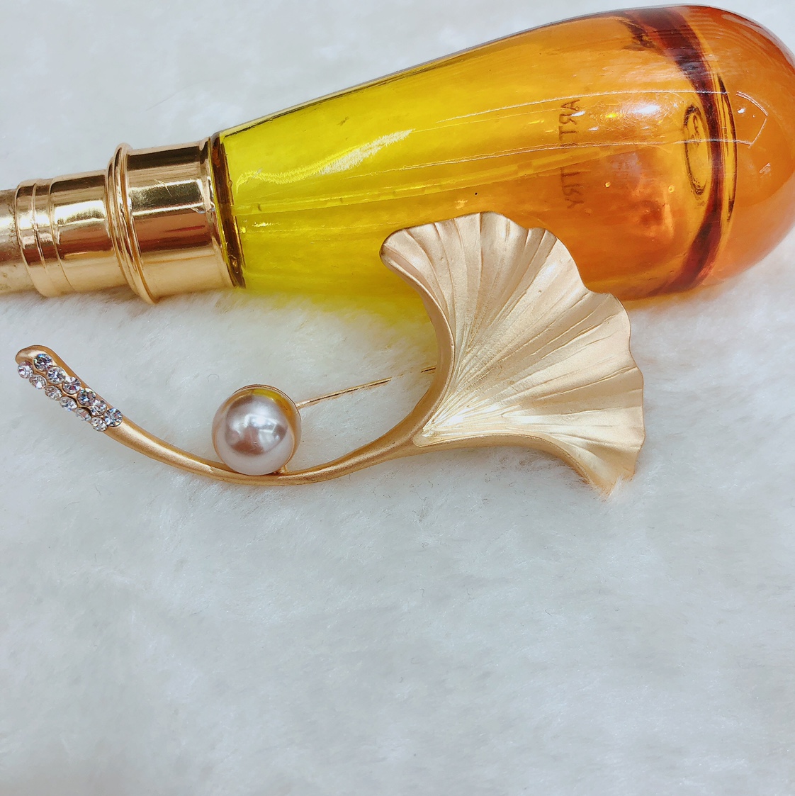 Fashion temperament dumb gold ginkgo leaf brooch brooch female blazer sweater coat brooch Korean crystal high-end accessories thumbnail