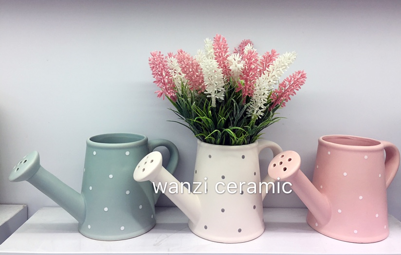 Water bottles with white dot flower arrangements are available for wholesale by the box