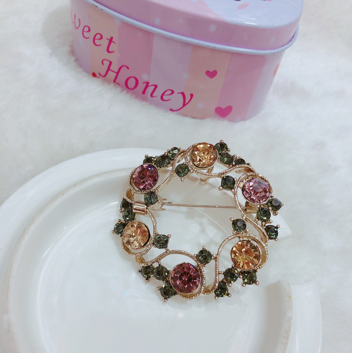 Sunflower brooch Suit woman Ins fashionable personality high-end anti-glitter neckline sweater corsage temperament luxury brooch thumbnail