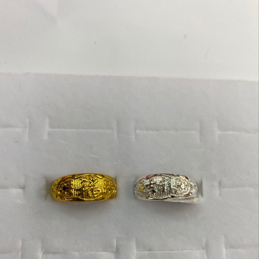 Ring of charisma, male and female, with mouth closed thumbnail