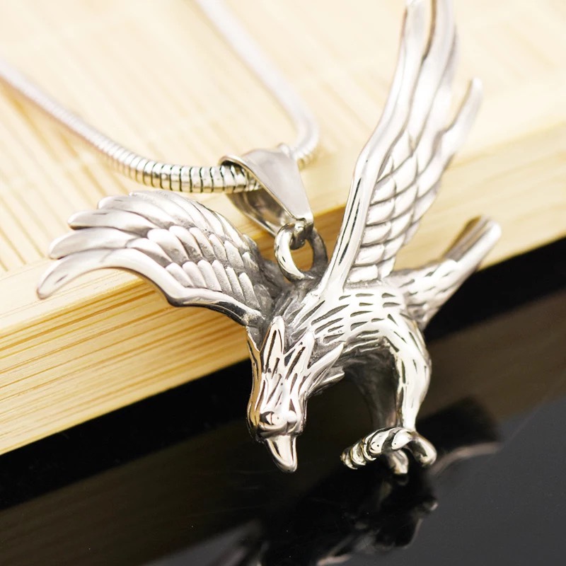 Silver Yuanbao European and American retro eagle titanium steel pendant necklace, a trendy and stylish flying eagle accessory for men full figure
