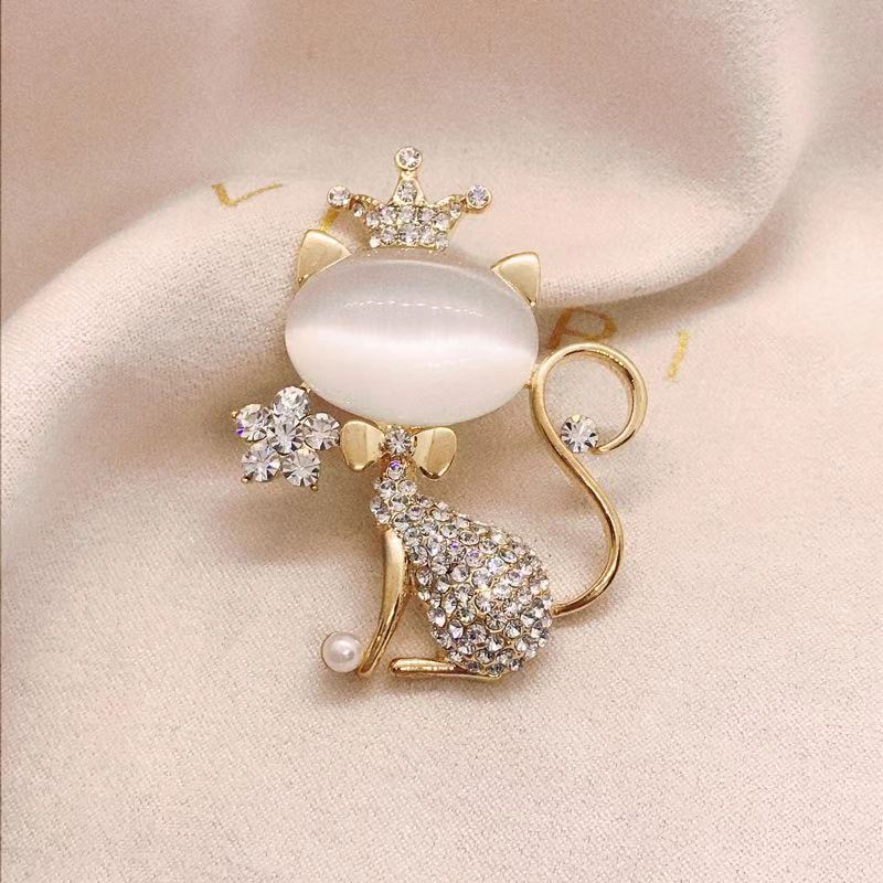 Opal high brooch