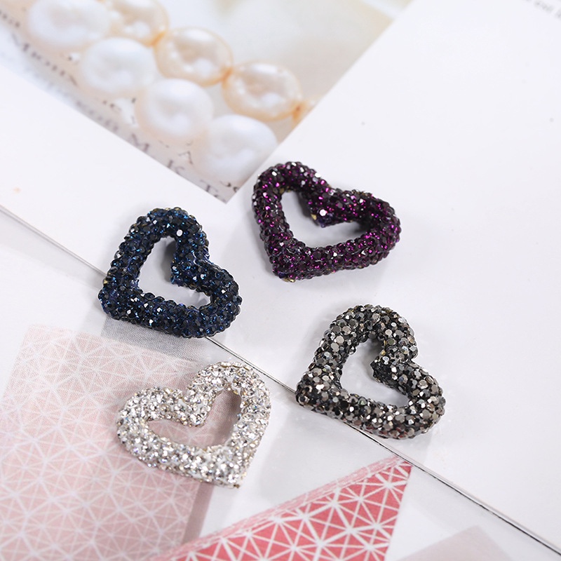 Creative hollowed-out heart accessories made of clay Application Scenario