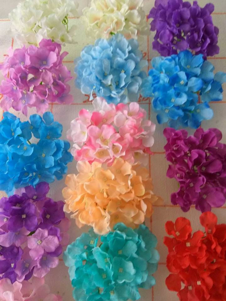 仿真花，绣球花朵，高仿郁金香，玫瑰花瓣，玫瑰，菊花，兰花，绣球花，尤加利藤条，满天星，春草，Pu迷你郁金香，太阳花，枫叶