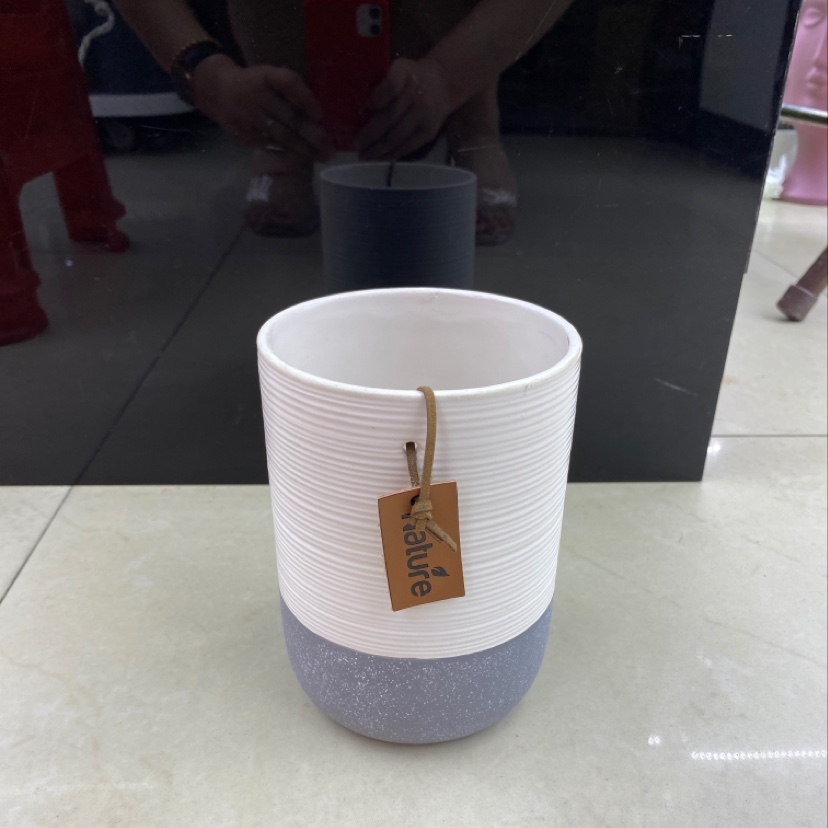 Ceramic vases with leather hanging cards, with grey on top and white on bottom, and white on top and grey on bottom, wholesale by box Specification image