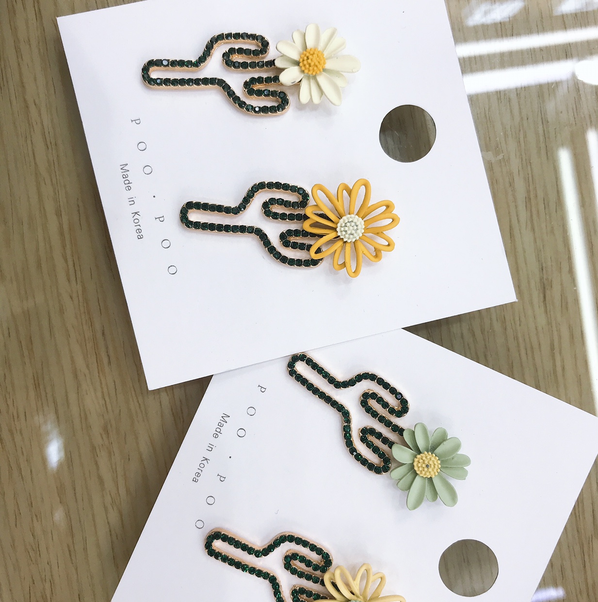 Super fashionable cactus flower details Picture