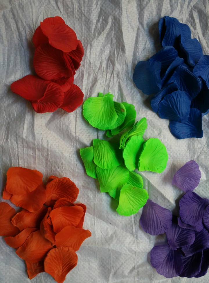 仿真花，仿真玫瑰花瓣，玫瑰花，百合花，尤加利，乒乓菊，细节图