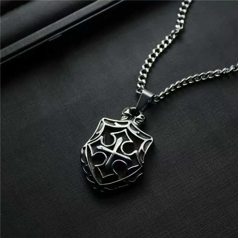 Long, distinctive and versatile necklaces for both men and women on the streets of Europe and America details Picture