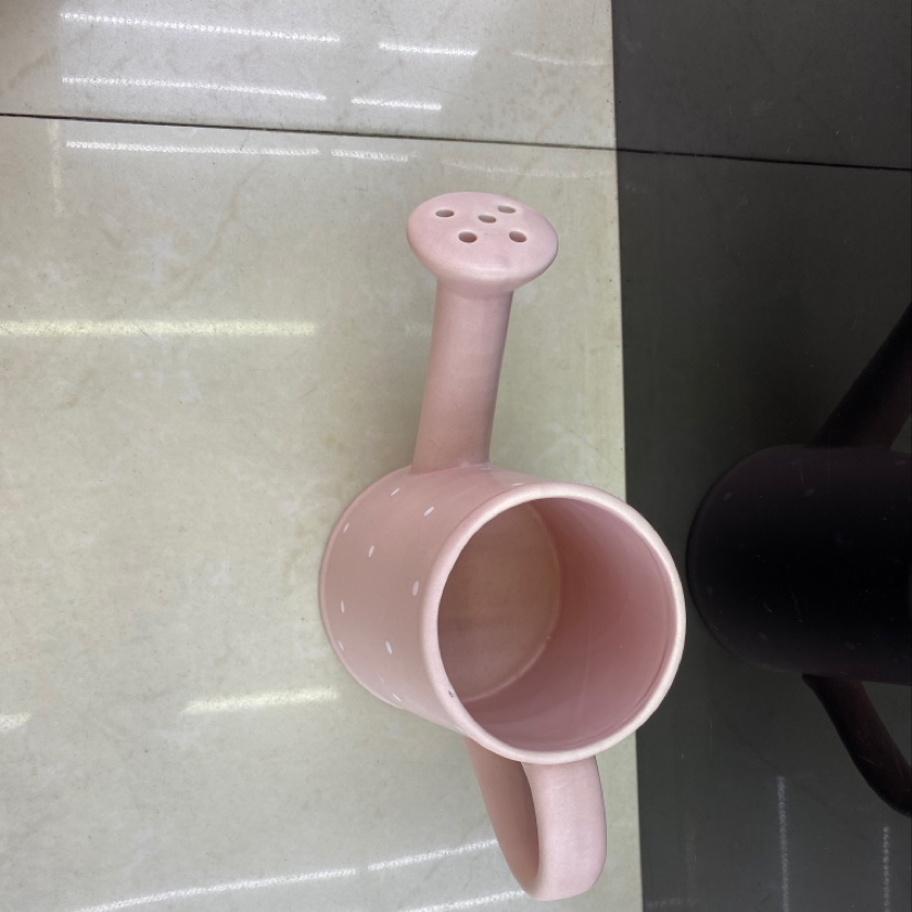 Water bottles with white dot flower arrangements are available for wholesale by the box details Picture