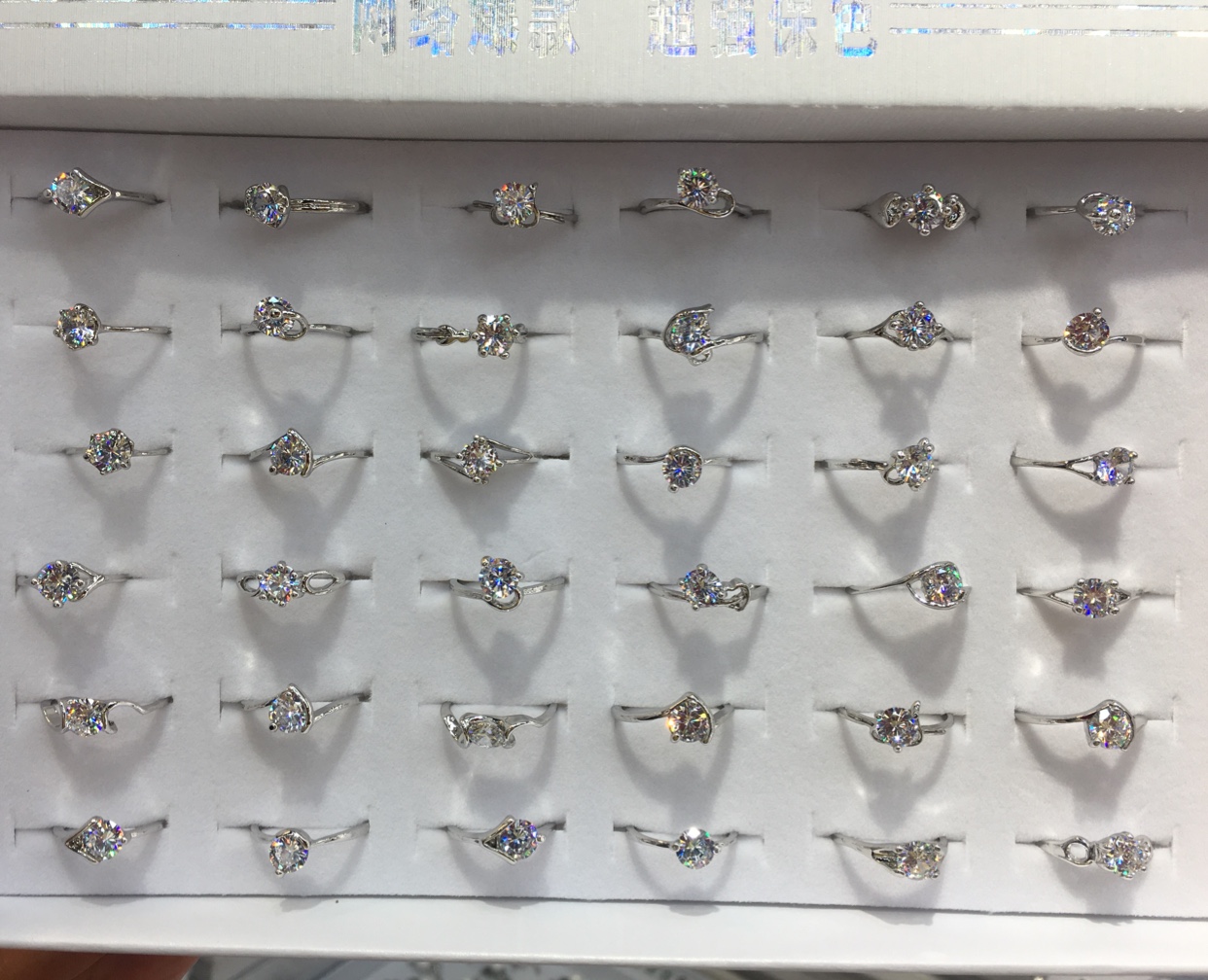 Zircon diamond ring wedding ring lovers give fashion for their own use