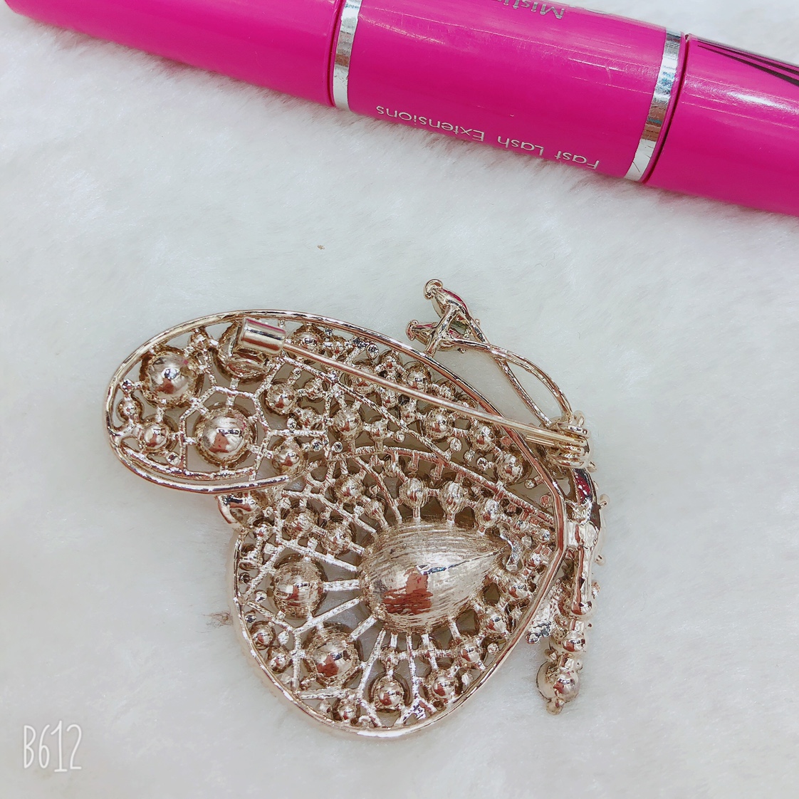 Animal glass brooch, high-end feminine charm, Korean elegance, ins trendy personality, suit sweater accessory, brooch, simple - Yingying -0328 details Picture