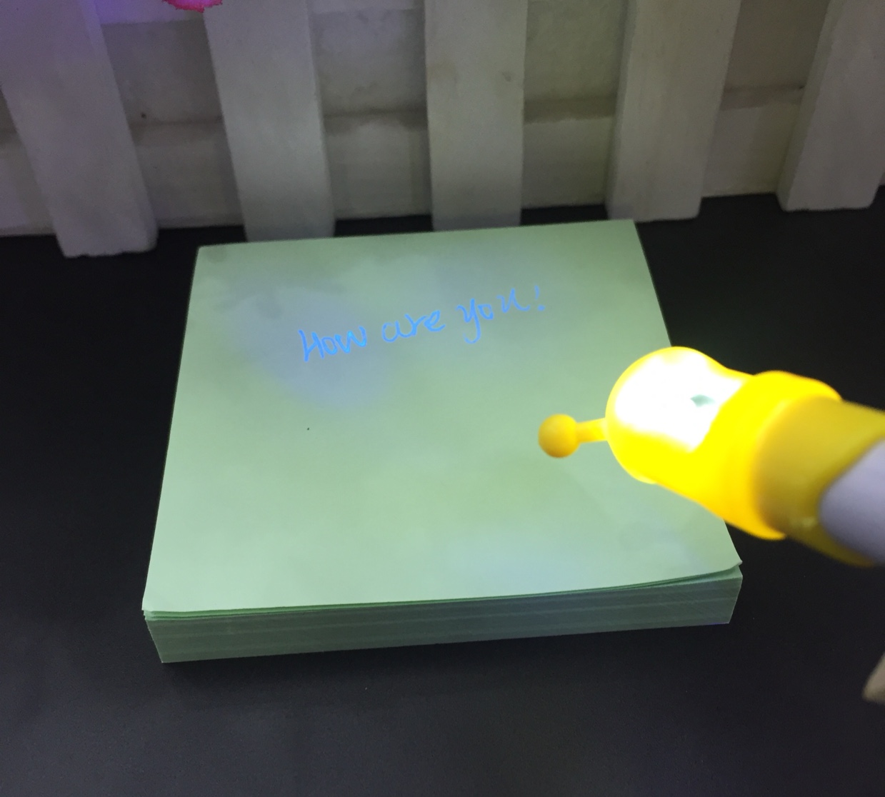 CY-18872-2
机器人多功能激光灯隐形笔白底实物图