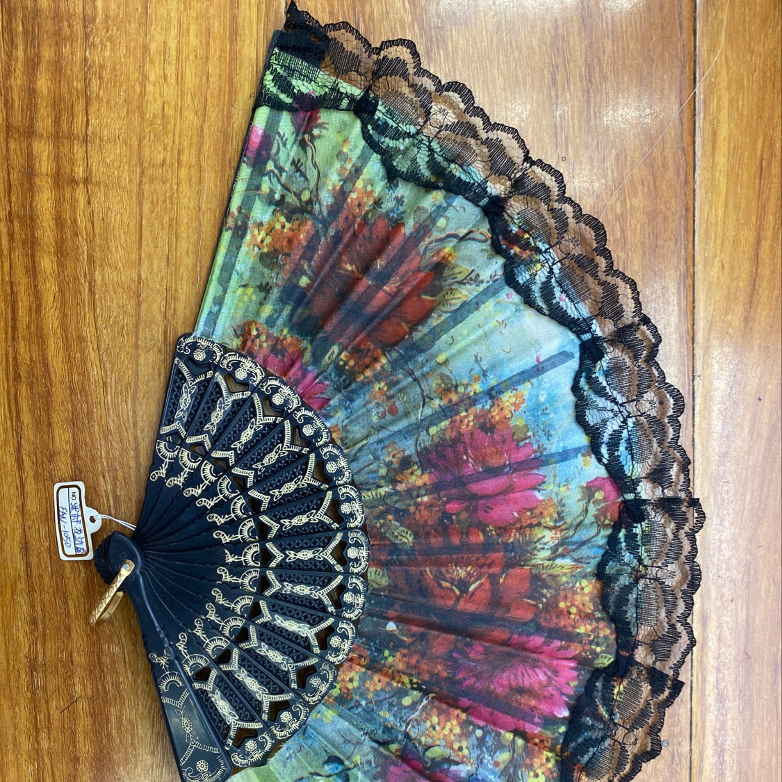 Black lace fan