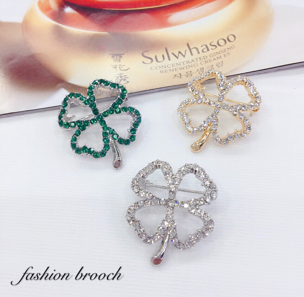 Lucky clover 🍀, Japan and South Korea is a brooch thumbnail