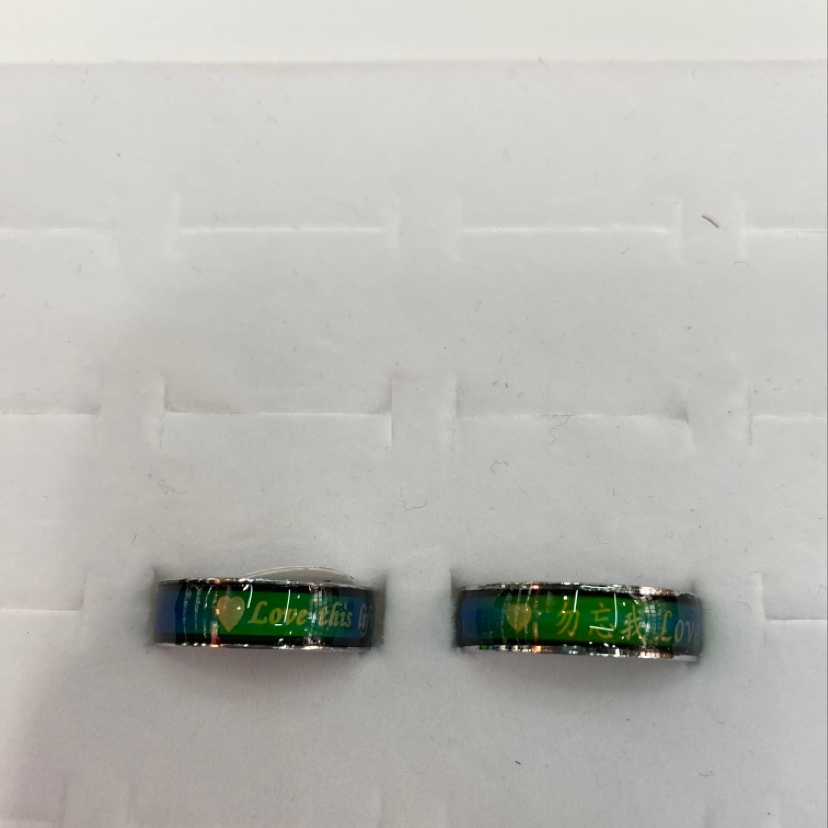 Temperature ring (mood ring)