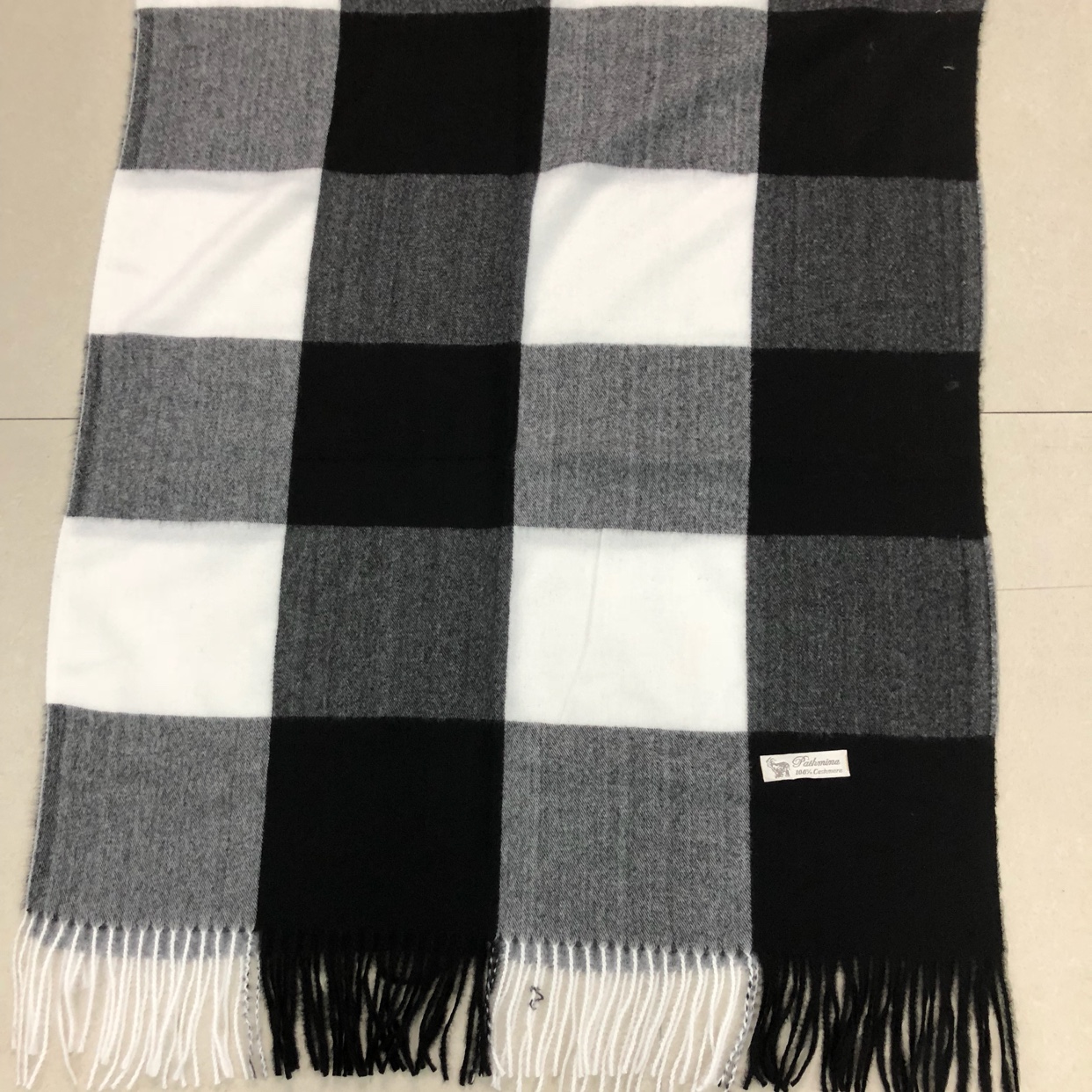 Black And White Checked Scarf And Shawl details Picture