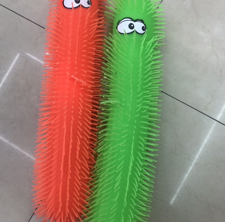 义乌好货厂家直销大号毛毛虫毛顺气足55厘米长tpr材质细节图