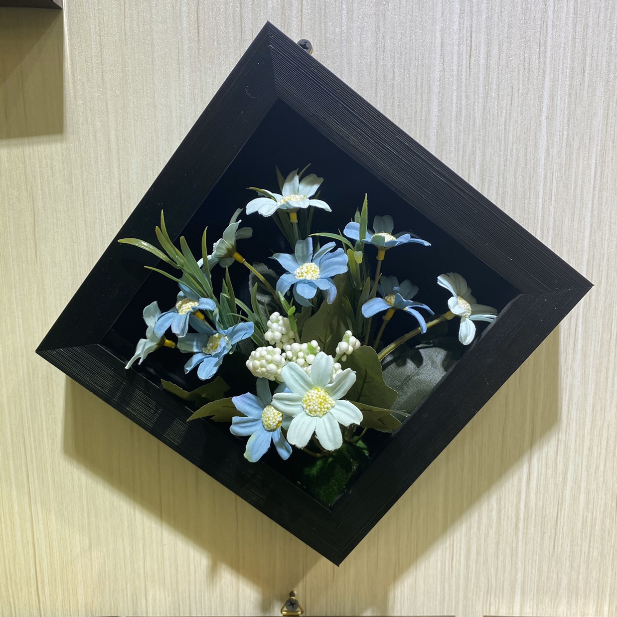 凌云工艺义乌好货  发泡材质相框画，包含仿真花。可挂墙，也可立于桌面