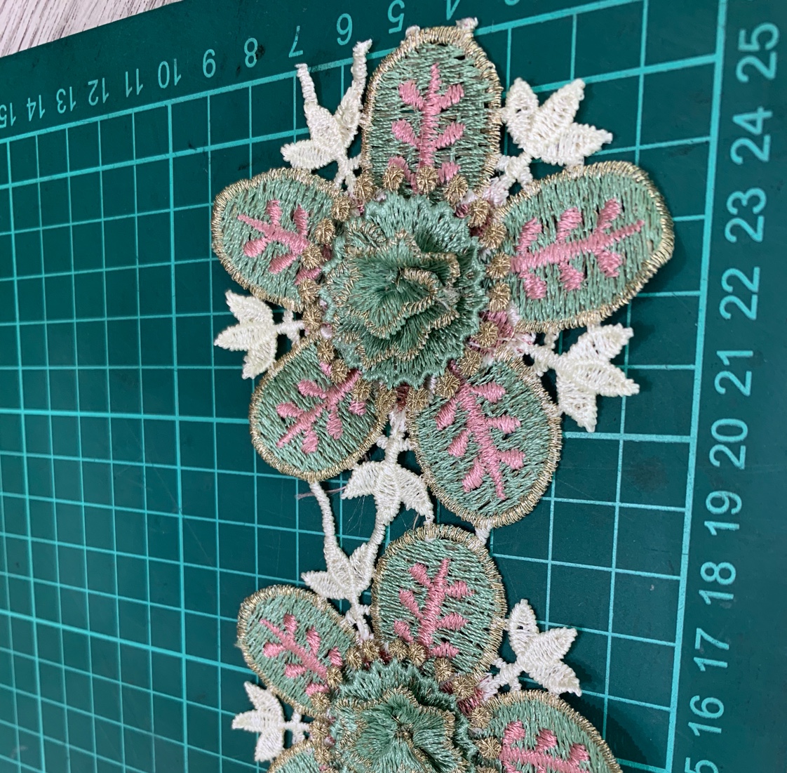 帽檐衬板/布标码唛/馒头珍珠/防风绳/裤绳细节图