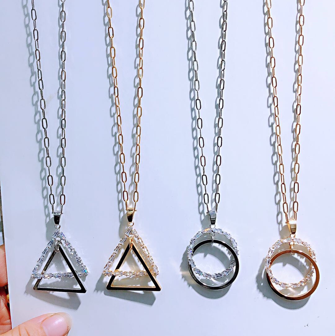 Zircon long sweater chain.