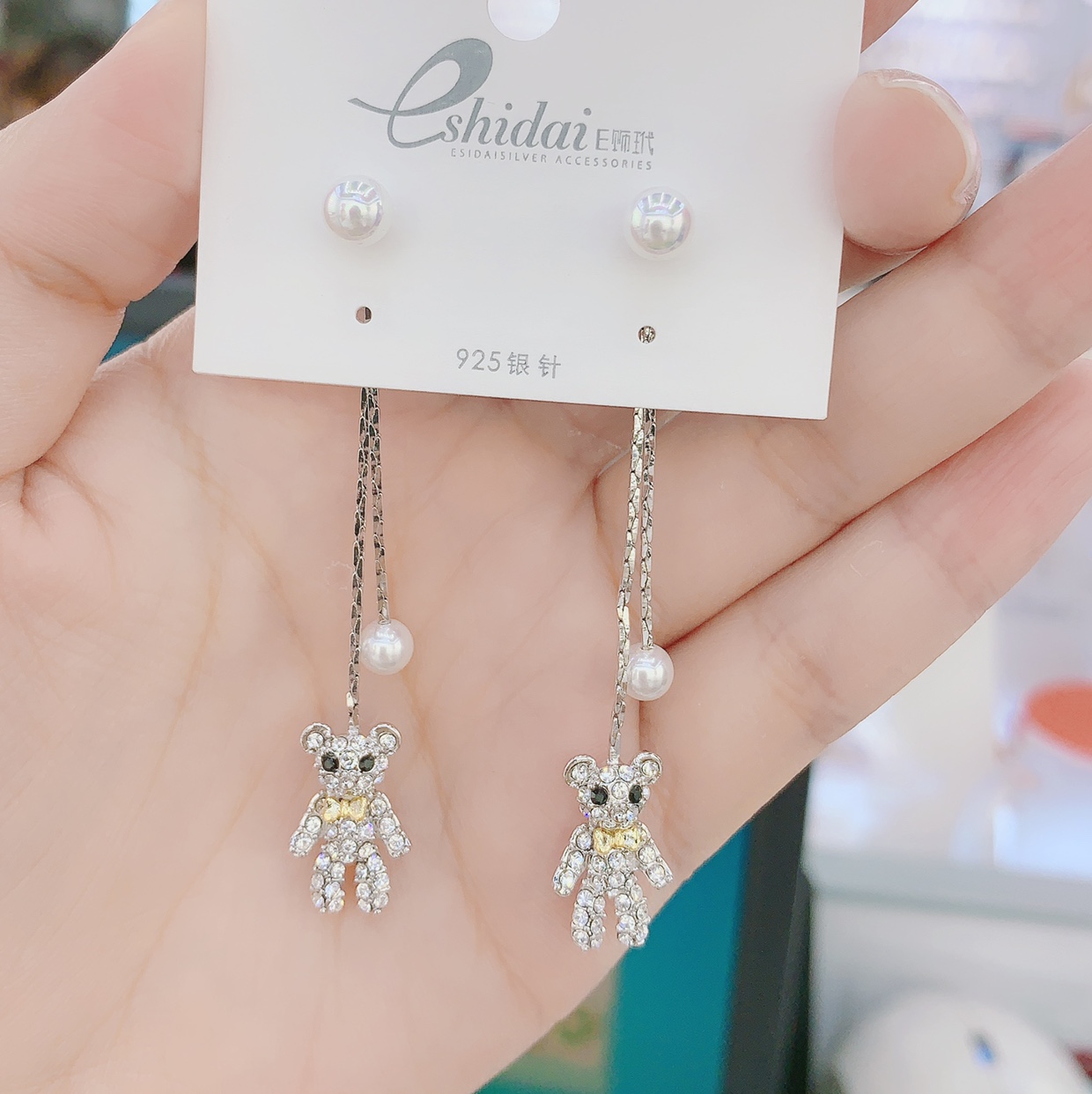 Cartoon Bear Stud Earrings details Picture